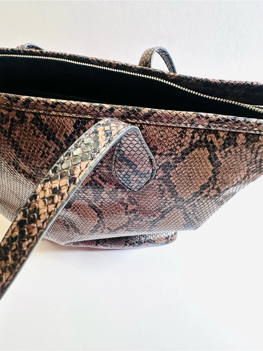 Steve Madden Wildly Chic Snake skin Style — Snakeskin-Print Tote 🐍✨2000s Glam